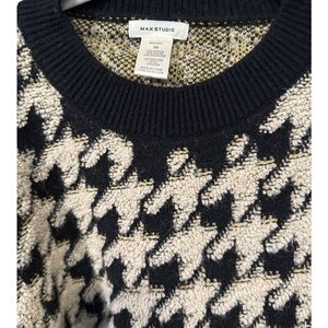 Max Studio Black and White Cropped Sweater